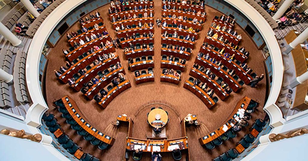 Riksdagshusets plenisal.