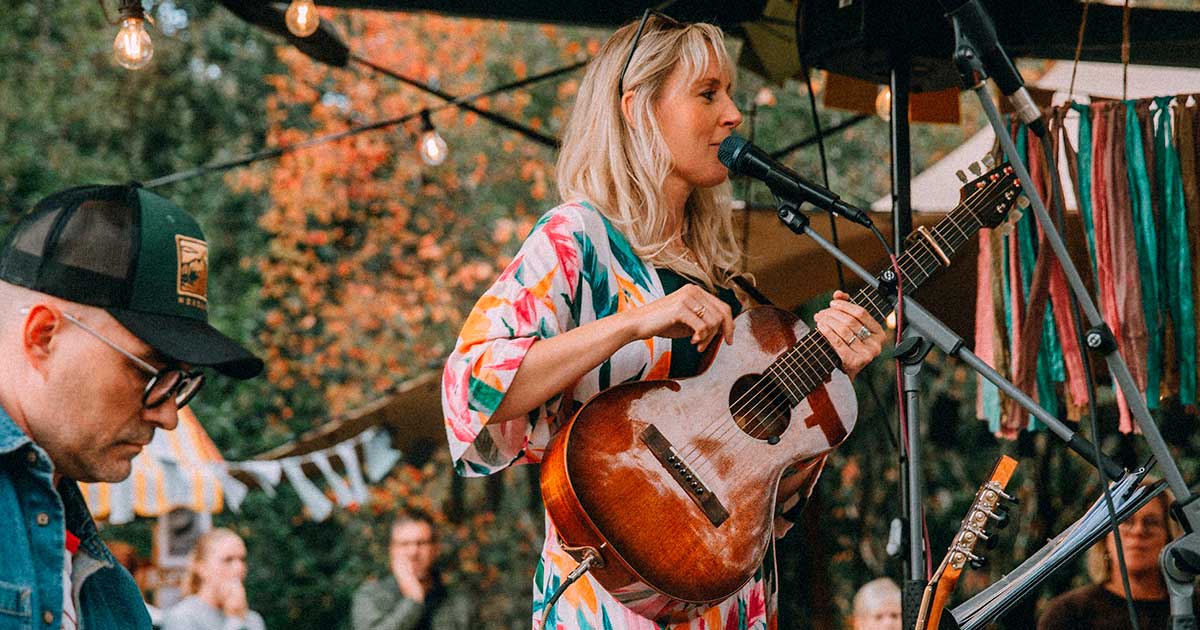 Frida Andersson uppträder på Pellinge Musikdagar.